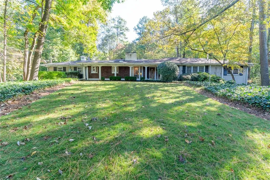 5135 Middlebury Lane, Sandy Springs, Georgia 30327, 5 Bedrooms Bedrooms, ,3 BathroomsBathrooms,Residential,Sold,5135 Middlebury Lane,6965367