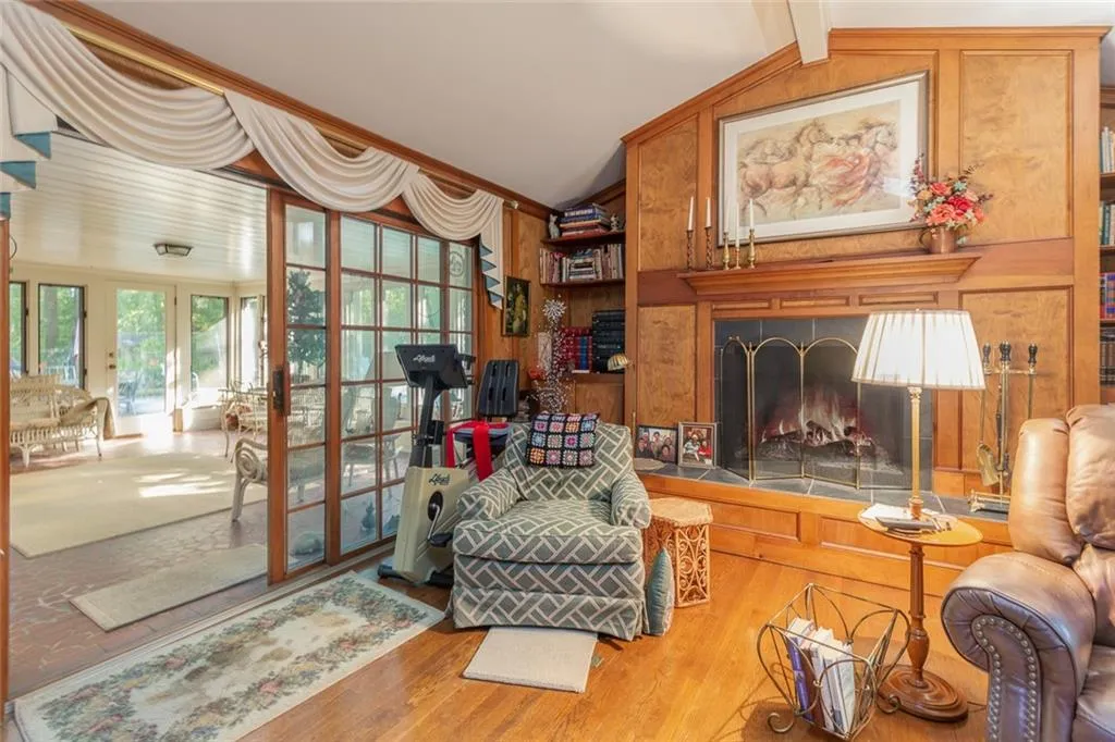 5135 Middlebury Lane, Sandy Springs, Georgia 30327, 5 Bedrooms Bedrooms, ,3 BathroomsBathrooms,Residential,Sold,5135 Middlebury Lane,6965367