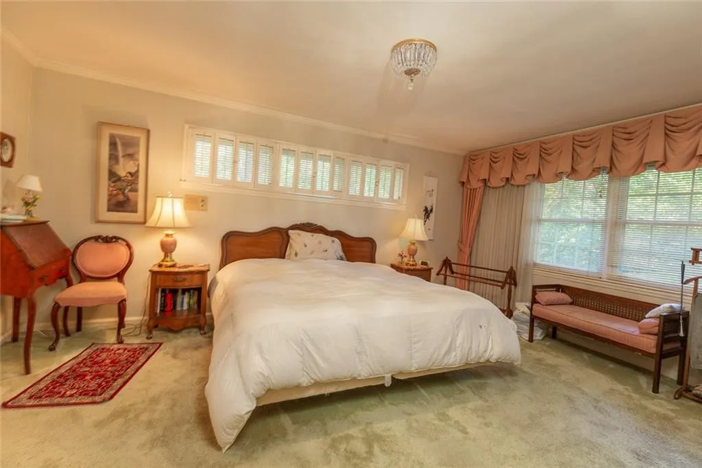 5135 Middlebury Lane, Sandy Springs, Georgia 30327, 5 Bedrooms Bedrooms, ,3 BathroomsBathrooms,Residential,Sold,5135 Middlebury Lane,6965367