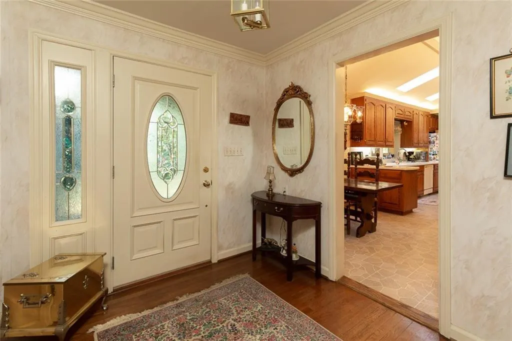 5135 Middlebury Lane, Sandy Springs, Georgia 30327, 5 Bedrooms Bedrooms, ,3 BathroomsBathrooms,Residential,Sold,5135 Middlebury Lane,6965367