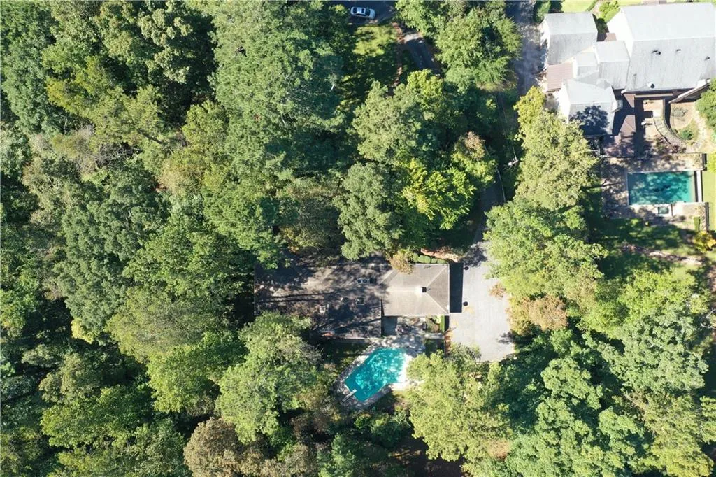 5135 Middlebury Lane, Sandy Springs, Georgia 30327, 5 Bedrooms Bedrooms, ,3 BathroomsBathrooms,Residential,Sold,5135 Middlebury Lane,6965367