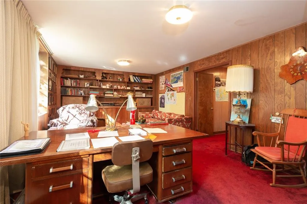 5135 Middlebury Lane, Sandy Springs, Georgia 30327, 5 Bedrooms Bedrooms, ,3 BathroomsBathrooms,Residential,Sold,5135 Middlebury Lane,6965367