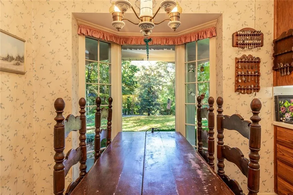 5135 Middlebury Lane, Sandy Springs, Georgia 30327, 5 Bedrooms Bedrooms, ,3 BathroomsBathrooms,Residential,Sold,5135 Middlebury Lane,6965367