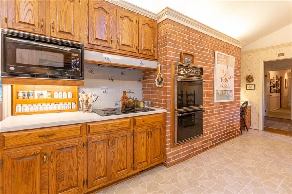 5135 Middlebury Lane, Sandy Springs, Georgia 30327, 5 Bedrooms Bedrooms, ,3 BathroomsBathrooms,Residential,Sold,5135 Middlebury Lane,6965367