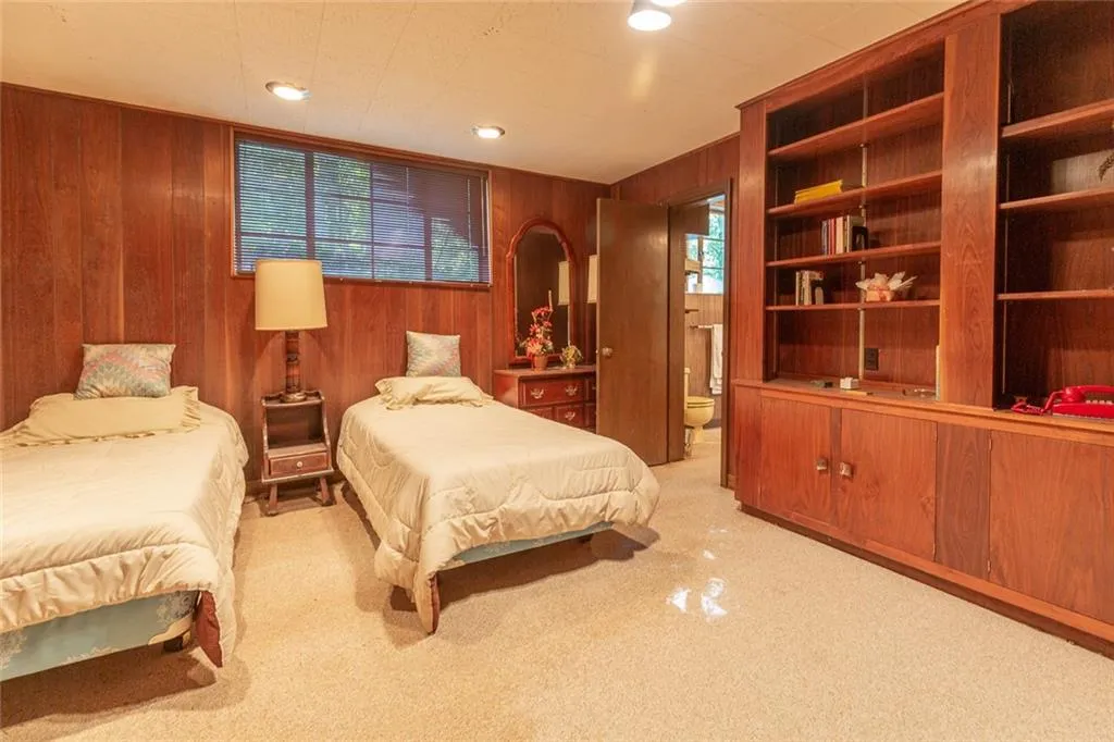 5135 Middlebury Lane, Sandy Springs, Georgia 30327, 5 Bedrooms Bedrooms, ,3 BathroomsBathrooms,Residential,Sold,5135 Middlebury Lane,6965367