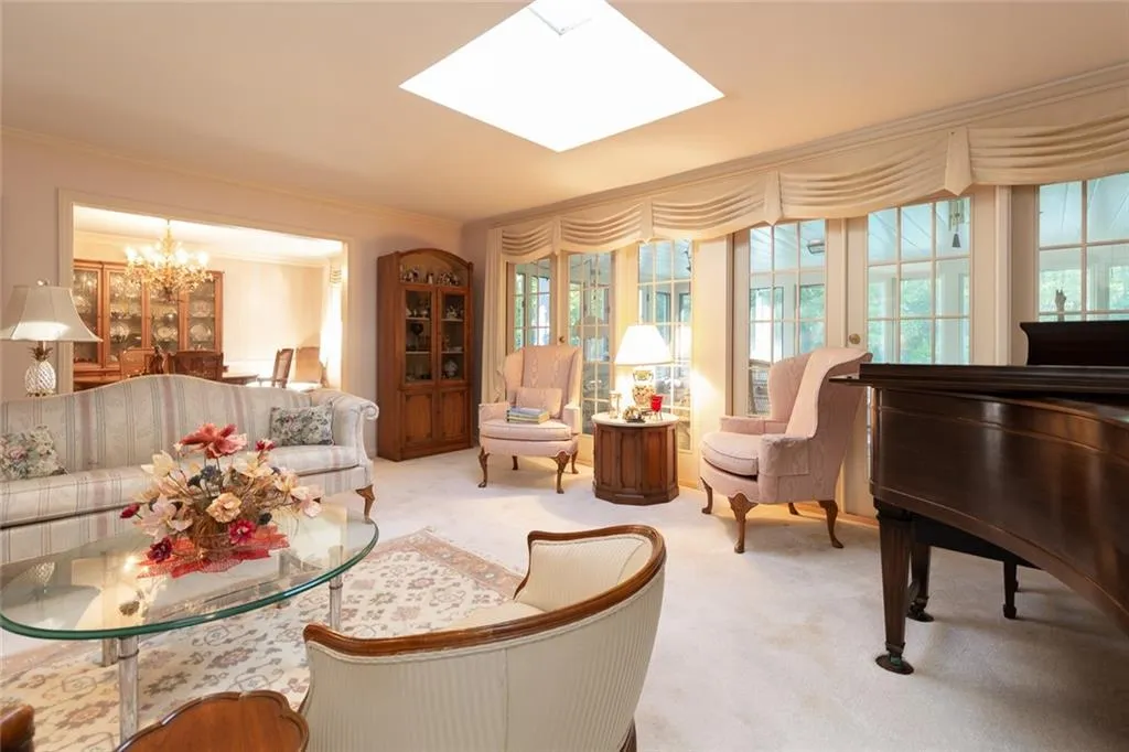 5135 Middlebury Lane, Sandy Springs, Georgia 30327, 5 Bedrooms Bedrooms, ,3 BathroomsBathrooms,Residential,Sold,5135 Middlebury Lane,6965367