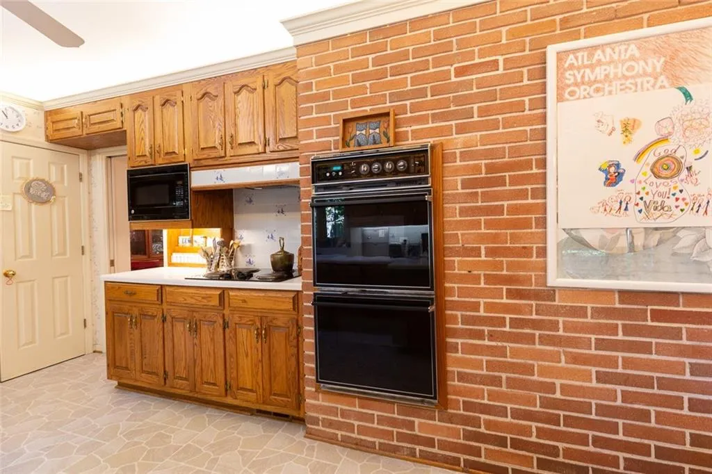 5135 Middlebury Lane, Sandy Springs, Georgia 30327, 5 Bedrooms Bedrooms, ,3 BathroomsBathrooms,Residential,Sold,5135 Middlebury Lane,6965367