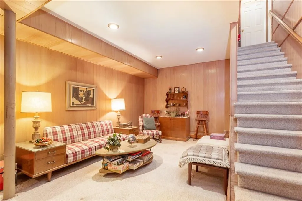 5135 Middlebury Lane, Sandy Springs, Georgia 30327, 5 Bedrooms Bedrooms, ,3 BathroomsBathrooms,Residential,Sold,5135 Middlebury Lane,6965367