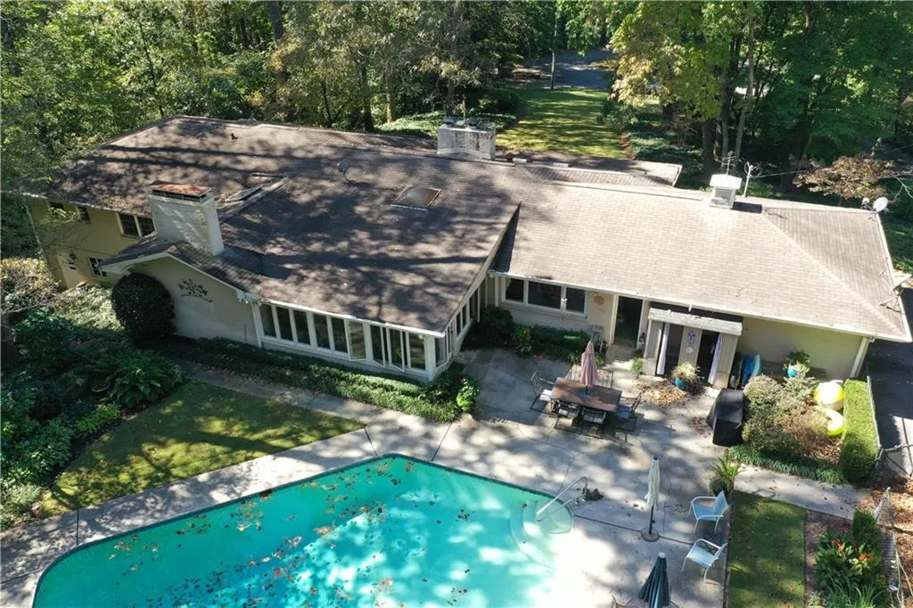 5135 Middlebury Lane, Sandy Springs, Georgia 30327, 5 Bedrooms Bedrooms, ,3 BathroomsBathrooms,Residential,Sold,5135 Middlebury Lane,6965367