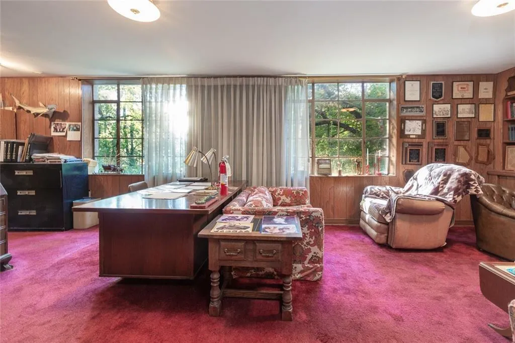 5135 Middlebury Lane, Sandy Springs, Georgia 30327, 5 Bedrooms Bedrooms, ,3 BathroomsBathrooms,Residential,Sold,5135 Middlebury Lane,6965367