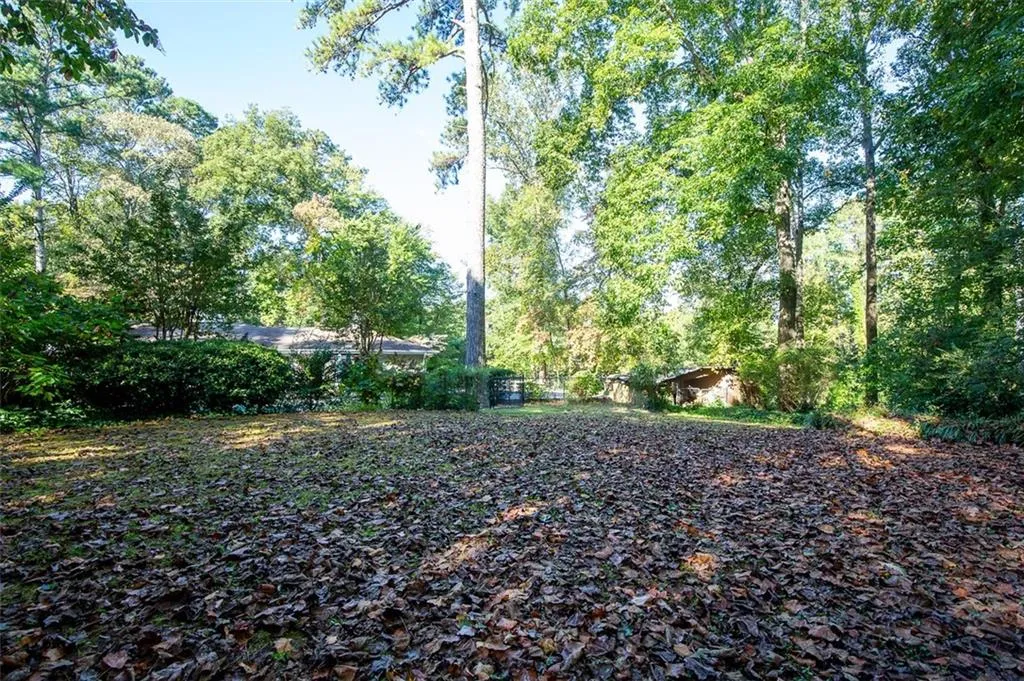 5135 Middlebury Lane, Sandy Springs, Georgia 30327, 5 Bedrooms Bedrooms, ,3 BathroomsBathrooms,Residential,Sold,5135 Middlebury Lane,6965367