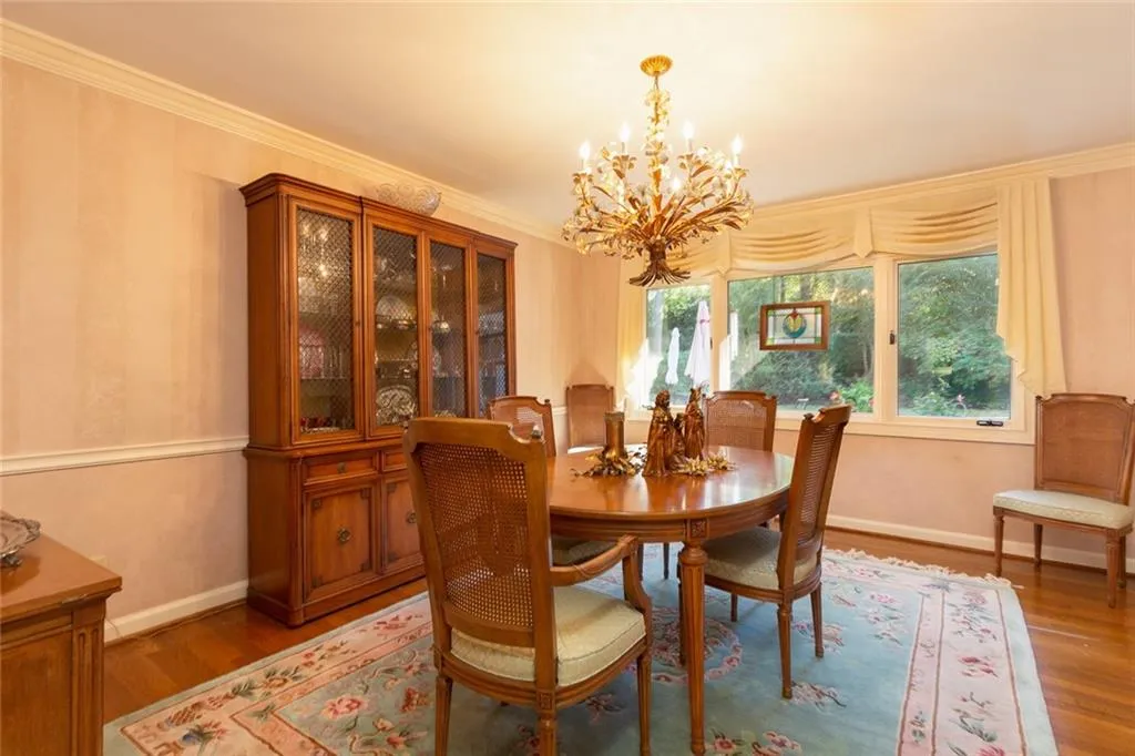 5135 Middlebury Lane, Sandy Springs, Georgia 30327, 5 Bedrooms Bedrooms, ,3 BathroomsBathrooms,Residential,Sold,5135 Middlebury Lane,6965367