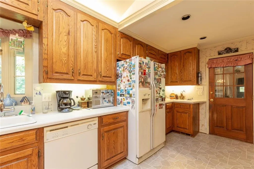 5135 Middlebury Lane, Sandy Springs, Georgia 30327, 5 Bedrooms Bedrooms, ,3 BathroomsBathrooms,Residential,Sold,5135 Middlebury Lane,6965367