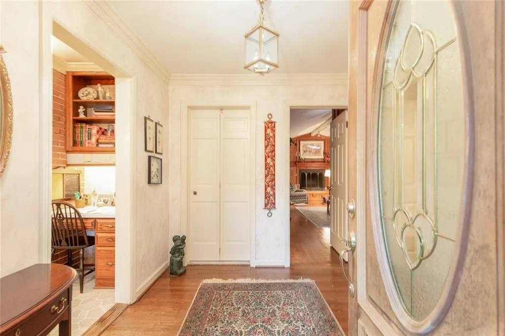 5135 Middlebury Lane, Sandy Springs, Georgia 30327, 5 Bedrooms Bedrooms, ,3 BathroomsBathrooms,Residential,Sold,5135 Middlebury Lane,6965367