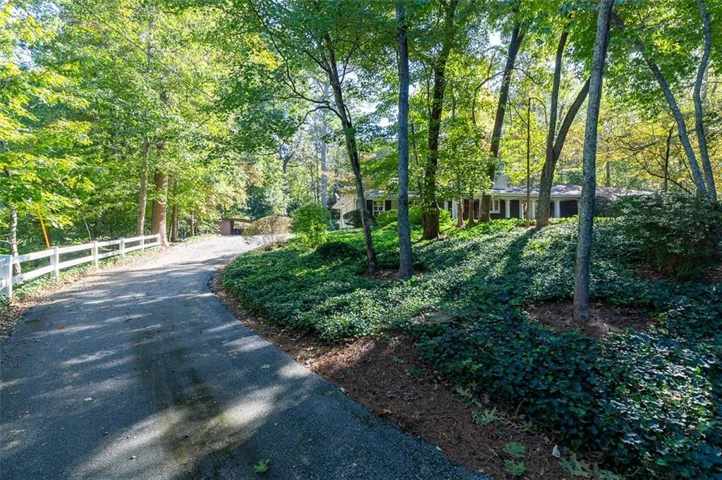 5135 Middlebury Lane, Sandy Springs, Georgia 30327, 5 Bedrooms Bedrooms, ,3 BathroomsBathrooms,Residential,Sold,5135 Middlebury Lane,6965367