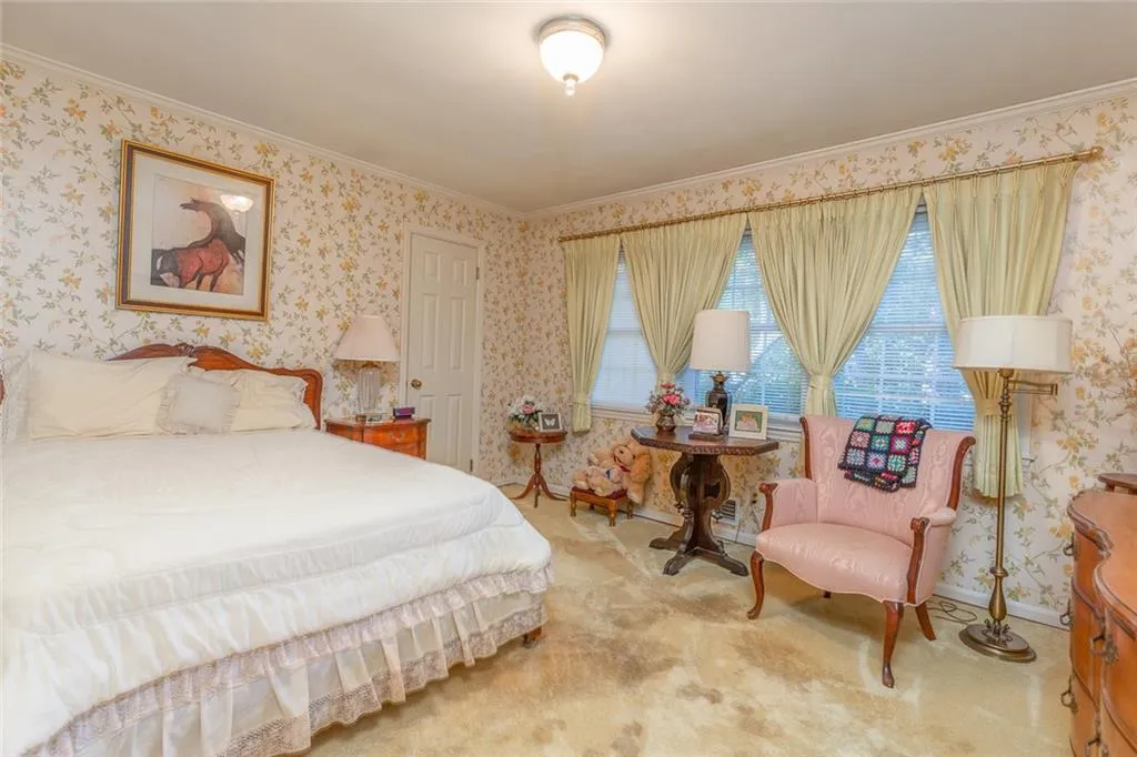 5135 Middlebury Lane, Sandy Springs, Georgia 30327, 5 Bedrooms Bedrooms, ,3 BathroomsBathrooms,Residential,Sold,5135 Middlebury Lane,6965367