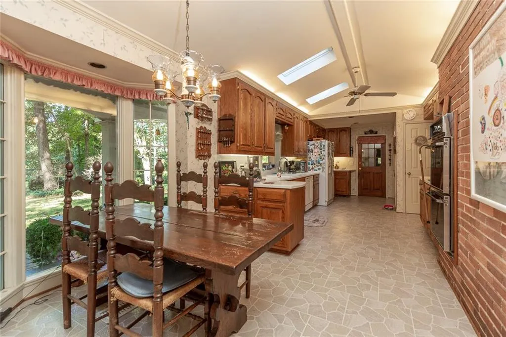 5135 Middlebury Lane, Sandy Springs, Georgia 30327, 5 Bedrooms Bedrooms, ,3 BathroomsBathrooms,Residential,Sold,5135 Middlebury Lane,6965367