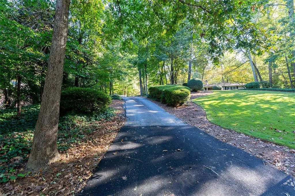 5135 Middlebury Lane, Sandy Springs, Georgia 30327, 5 Bedrooms Bedrooms, ,3 BathroomsBathrooms,Residential,Sold,5135 Middlebury Lane,6965367