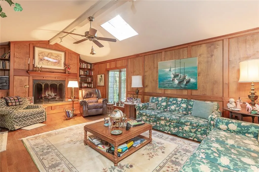 5135 Middlebury Lane, Sandy Springs, Georgia 30327, 5 Bedrooms Bedrooms, ,3 BathroomsBathrooms,Residential,Sold,5135 Middlebury Lane,6965367