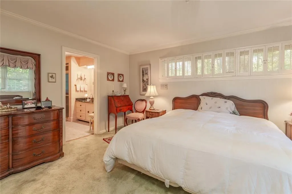 5135 Middlebury Lane, Sandy Springs, Georgia 30327, 5 Bedrooms Bedrooms, ,3 BathroomsBathrooms,Residential,Sold,5135 Middlebury Lane,6965367