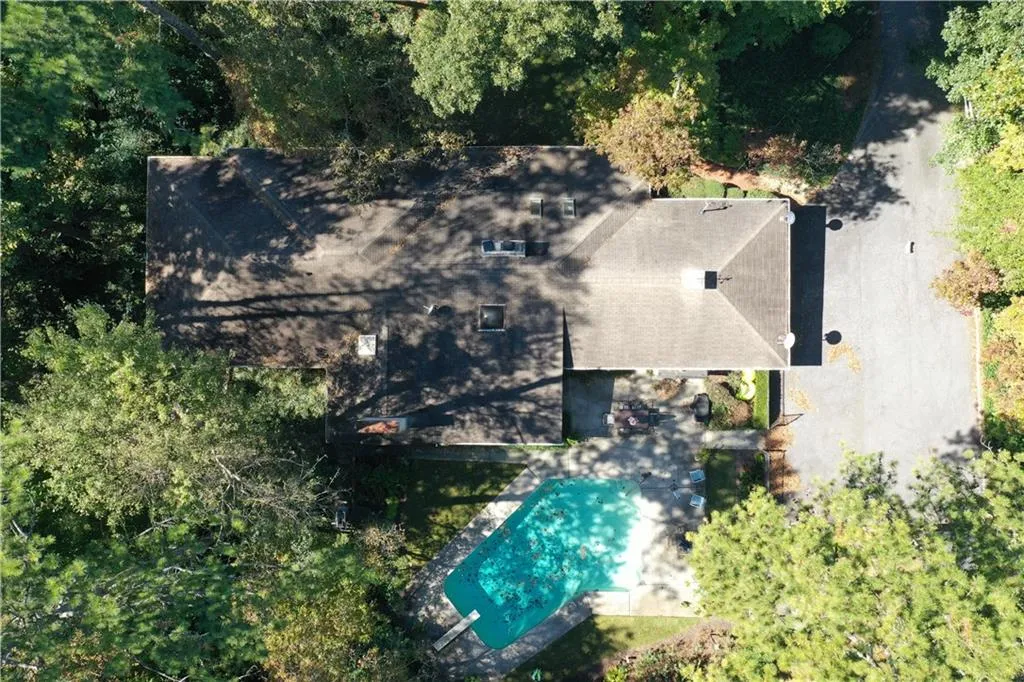 5135 Middlebury Lane, Sandy Springs, Georgia 30327, 5 Bedrooms Bedrooms, ,3 BathroomsBathrooms,Residential,Sold,5135 Middlebury Lane,6965367