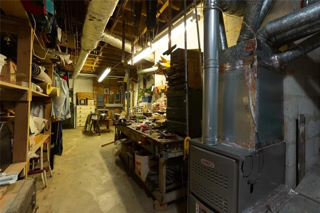 5135 Middlebury Lane, Sandy Springs, Georgia 30327, 5 Bedrooms Bedrooms, ,3 BathroomsBathrooms,Residential,Sold,5135 Middlebury Lane,6965367