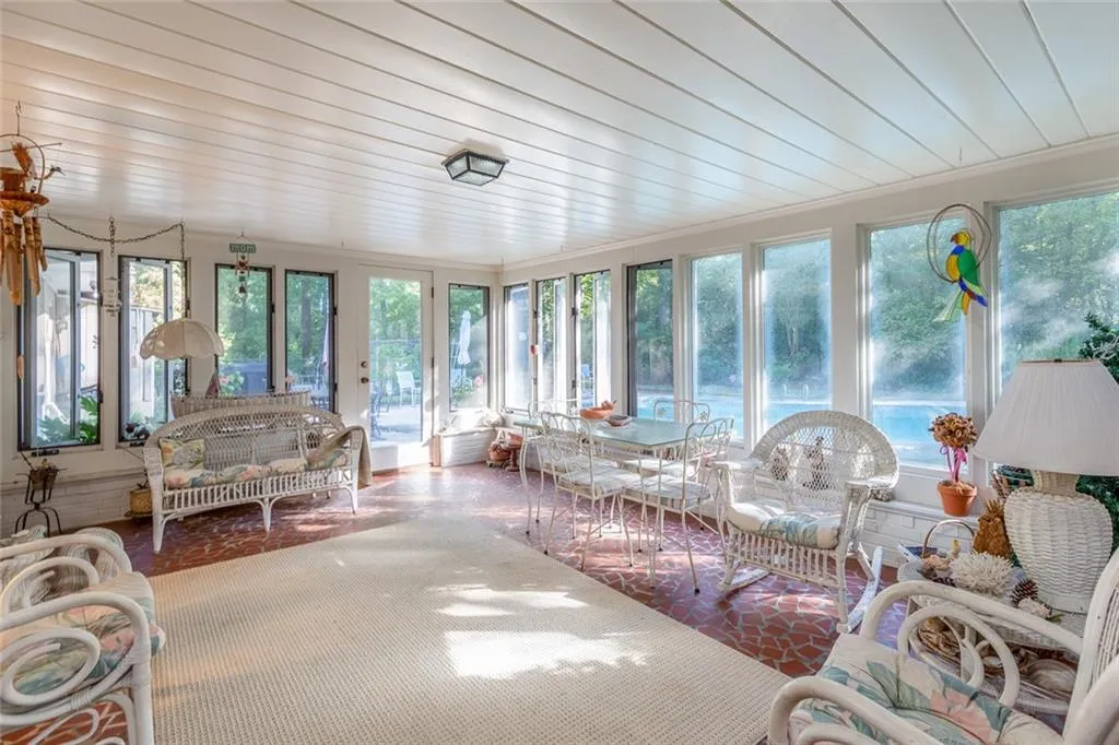 5135 Middlebury Lane, Sandy Springs, Georgia 30327, 5 Bedrooms Bedrooms, ,3 BathroomsBathrooms,Residential,Sold,5135 Middlebury Lane,6965367