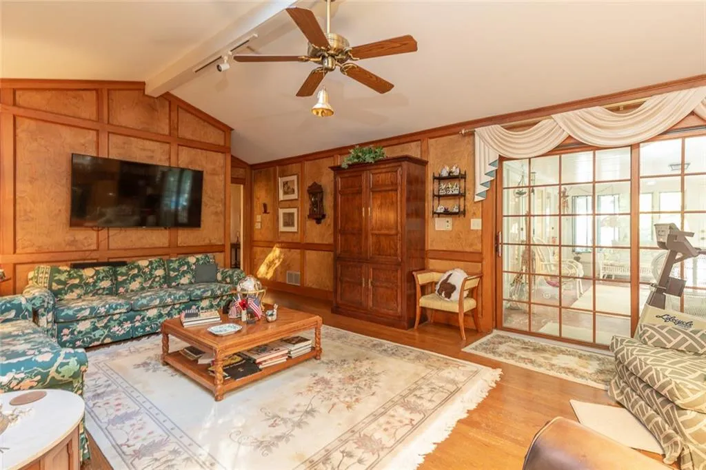 5135 Middlebury Lane, Sandy Springs, Georgia 30327, 5 Bedrooms Bedrooms, ,3 BathroomsBathrooms,Residential,Sold,5135 Middlebury Lane,6965367