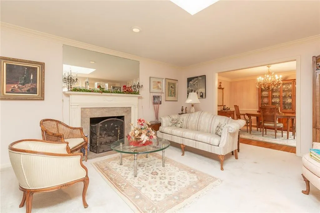 5135 Middlebury Lane, Sandy Springs, Georgia 30327, 5 Bedrooms Bedrooms, ,3 BathroomsBathrooms,Residential,Sold,5135 Middlebury Lane,6965367