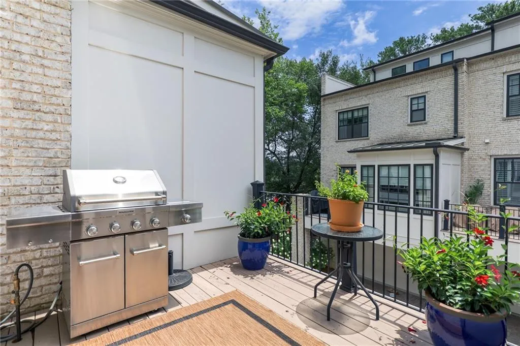 18 Peachtree Avenue Ne Unit 5, Atlanta, Georgia 30305, 3 Bedrooms Bedrooms, ,3 BathroomsBathrooms,Residential,For Sale,18 Peachtree Avenue Ne Unit 5,7653979
