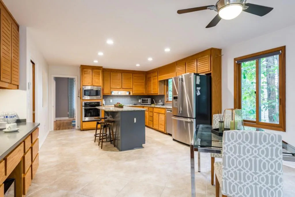 445 W Spalding Drive, Sandy Springs, Georgia 30328, 4 Bedrooms Bedrooms, ,3 BathroomsBathrooms,Residential,Sold,445 W Spalding Drive,5909552