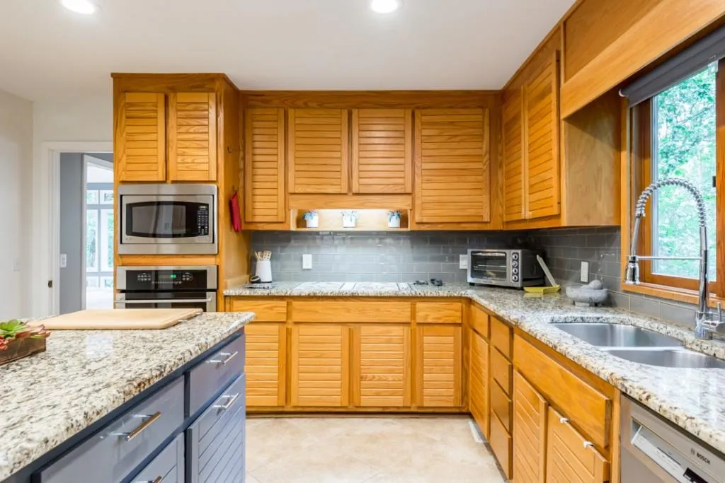 445 W Spalding Drive, Sandy Springs, Georgia 30328, 4 Bedrooms Bedrooms, ,3 BathroomsBathrooms,Residential,Sold,445 W Spalding Drive,5909552