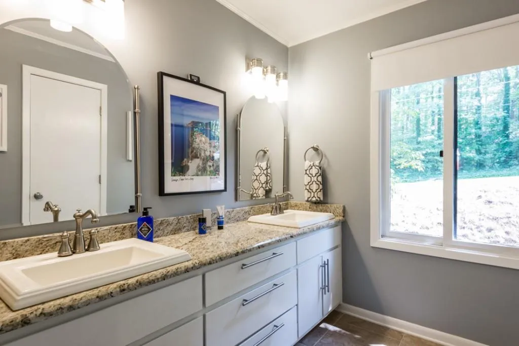 445 W Spalding Drive, Sandy Springs, Georgia 30328, 4 Bedrooms Bedrooms, ,3 BathroomsBathrooms,Residential,Sold,445 W Spalding Drive,5909552