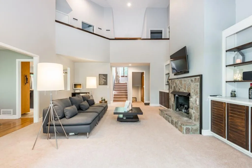 445 W Spalding Drive, Sandy Springs, Georgia 30328, 4 Bedrooms Bedrooms, ,3 BathroomsBathrooms,Residential,Sold,445 W Spalding Drive,5909552