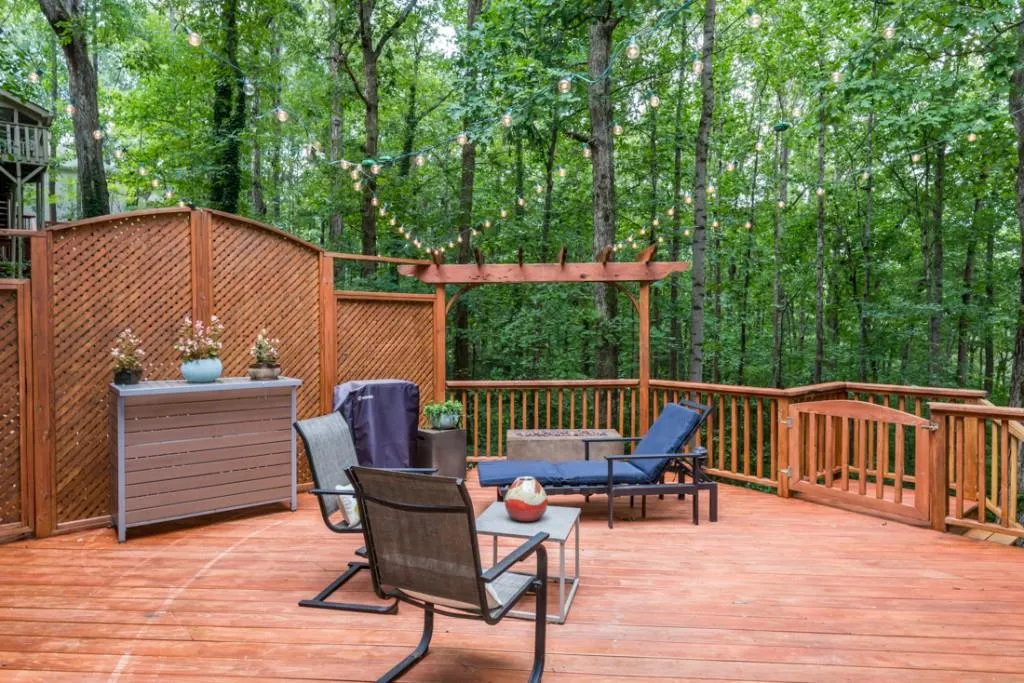 445 W Spalding Drive, Sandy Springs, Georgia 30328, 4 Bedrooms Bedrooms, ,3 BathroomsBathrooms,Residential,Sold,445 W Spalding Drive,5909552