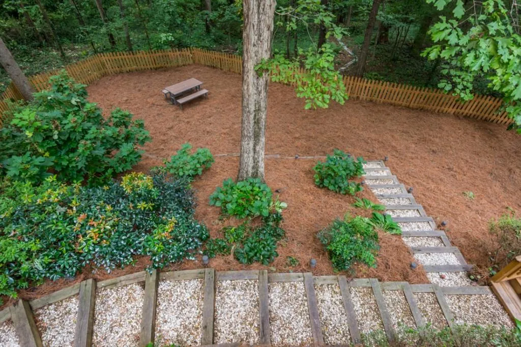 445 W Spalding Drive, Sandy Springs, Georgia 30328, 4 Bedrooms Bedrooms, ,3 BathroomsBathrooms,Residential,Sold,445 W Spalding Drive,5909552