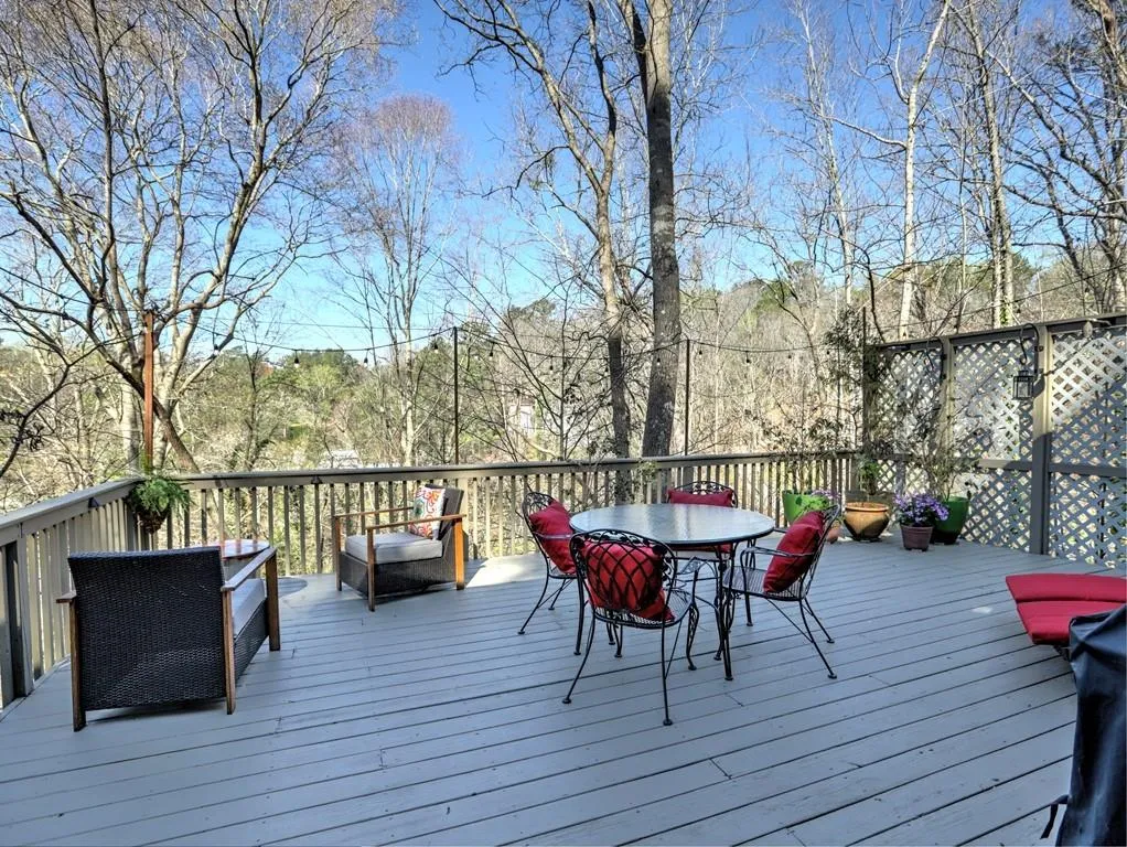 171 River Court Parkway, Sandy Springs, Georgia 30328, 3 Bedrooms Bedrooms, ,2 BathroomsBathrooms,Residential,Sold,171 River Court Parkway,7189620