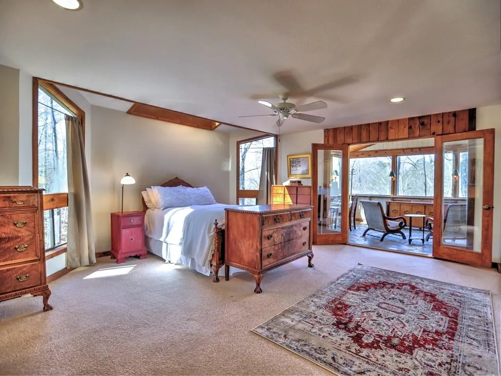 171 River Court Parkway, Sandy Springs, Georgia 30328, 3 Bedrooms Bedrooms, ,2 BathroomsBathrooms,Residential,Sold,171 River Court Parkway,7189620