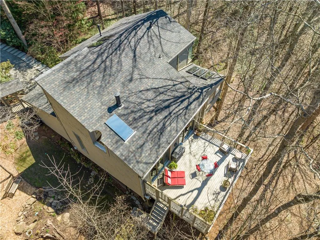 171 River Court Parkway, Sandy Springs, Georgia 30328, 3 Bedrooms Bedrooms, ,2 BathroomsBathrooms,Residential,Sold,171 River Court Parkway,7189620