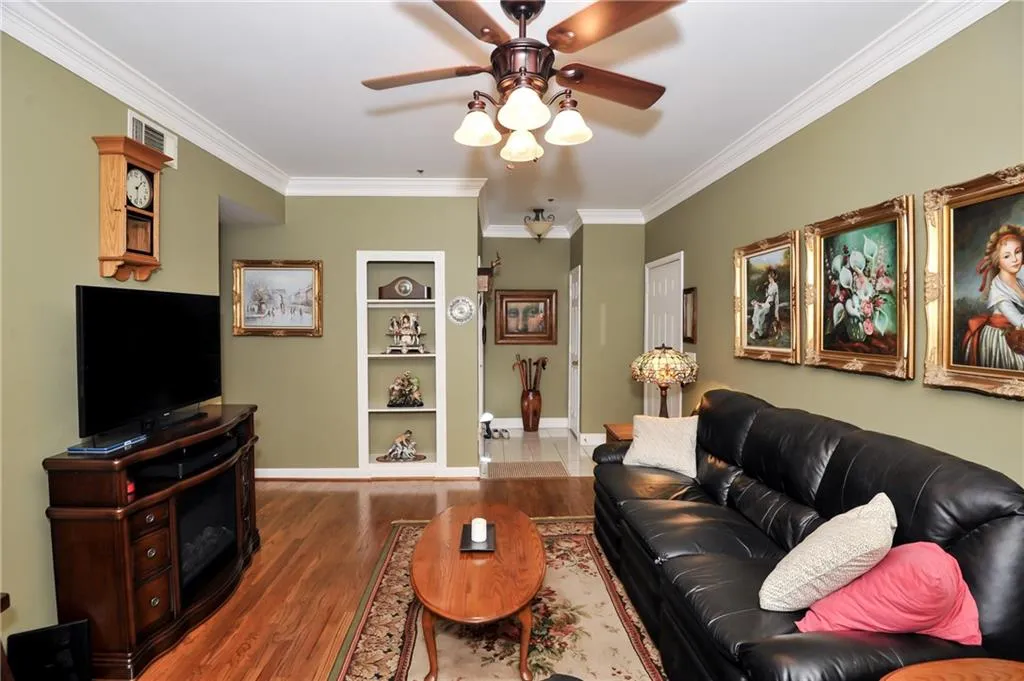 3777 Peachtree Road Ne Unit 1423, Brookhaven, Georgia 30319, 2 Bedrooms Bedrooms, ,1 BathroomBathrooms,Residential,Sold,3777 Peachtree Road Ne Unit 1423,5771845