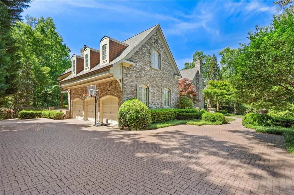 1190 W Garmon Road, Sandy Springs, Georgia 30327, 5 Bedrooms Bedrooms, ,6 BathroomsBathrooms,Residential,Sold,1190 W Garmon Road,7251550