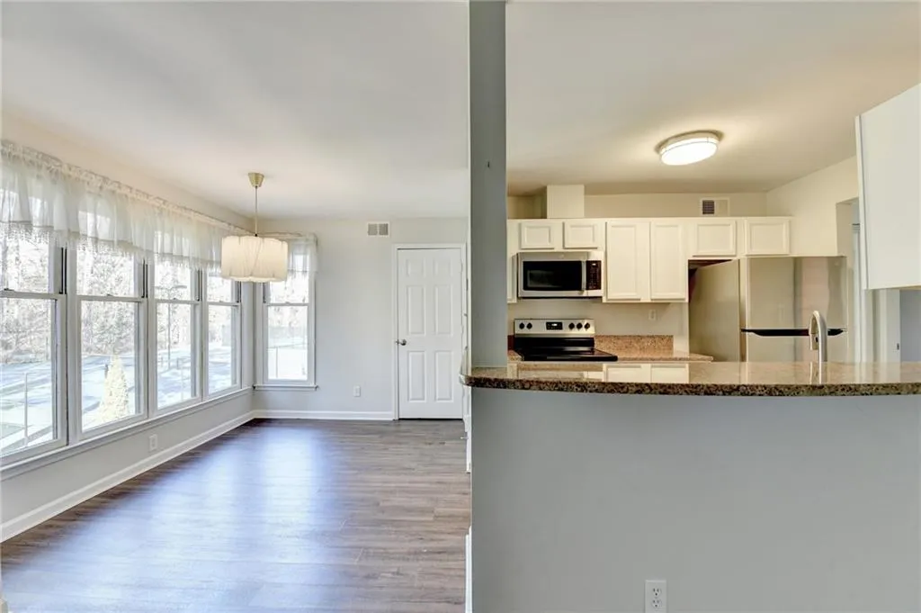 911 Garden Court, Atlanta, Georgia 30328, 2 Bedrooms Bedrooms, ,2 BathroomsBathrooms,Residential,For Sale,911 Garden Court,7704561