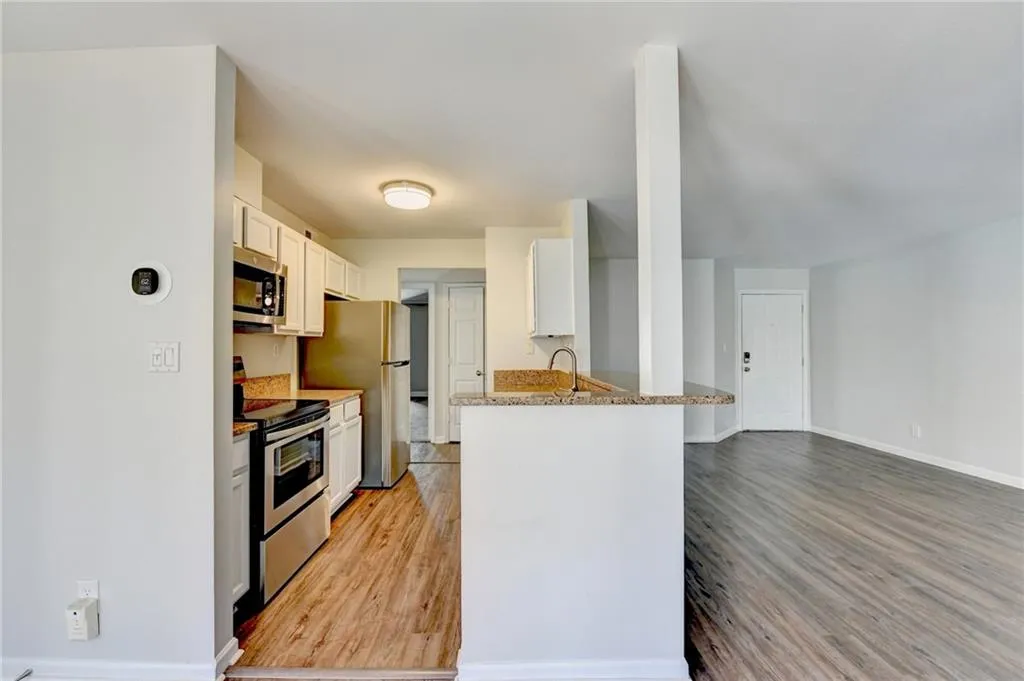911 Garden Court, Atlanta, Georgia 30328, 2 Bedrooms Bedrooms, ,2 BathroomsBathrooms,Residential,For Sale,911 Garden Court,7704561