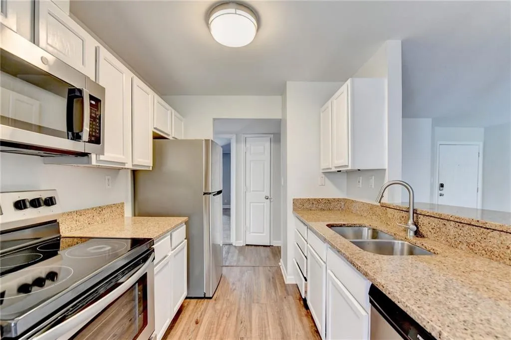 911 Garden Court, Atlanta, Georgia 30328, 2 Bedrooms Bedrooms, ,2 BathroomsBathrooms,Residential,For Sale,911 Garden Court,7704561
