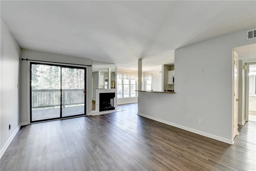 911 Garden Court, Atlanta, Georgia 30328, 2 Bedrooms Bedrooms, ,2 BathroomsBathrooms,Residential,For Sale,911 Garden Court,7704561