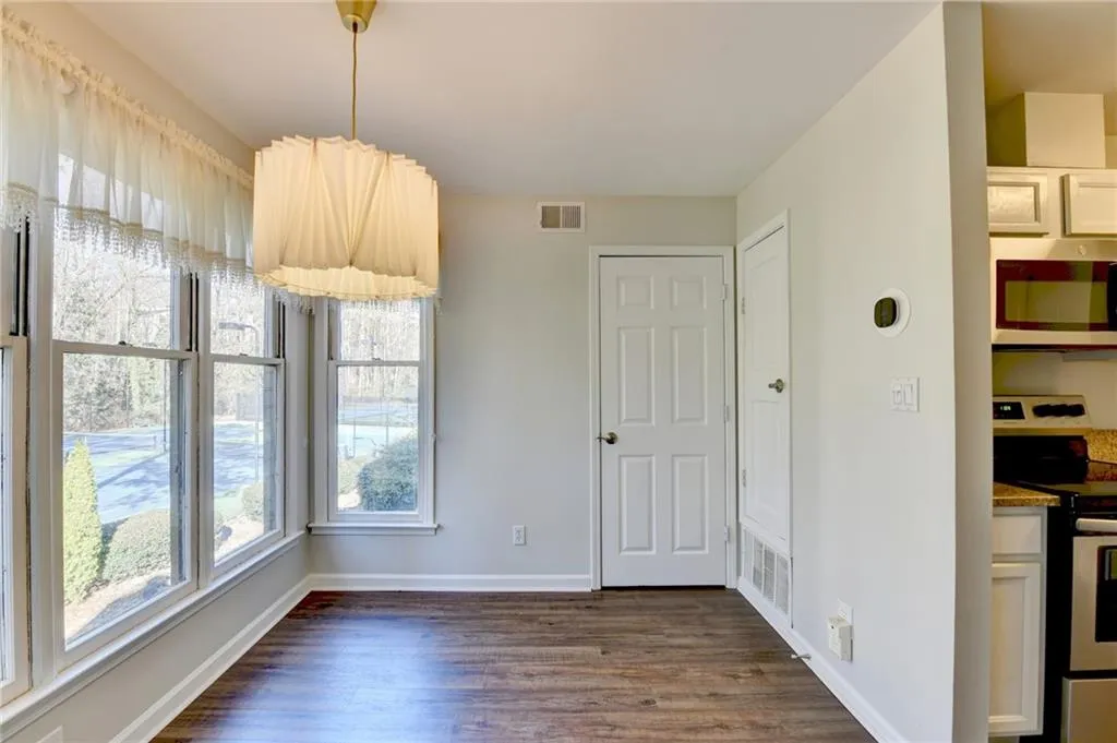 911 Garden Court, Atlanta, Georgia 30328, 2 Bedrooms Bedrooms, ,2 BathroomsBathrooms,Residential,For Sale,911 Garden Court,7704561