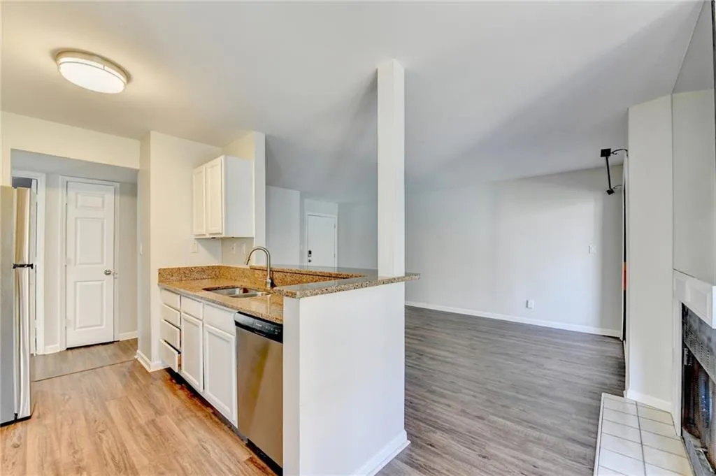 911 Garden Court, Atlanta, Georgia 30328, 2 Bedrooms Bedrooms, ,2 BathroomsBathrooms,Residential,For Sale,911 Garden Court,7704561