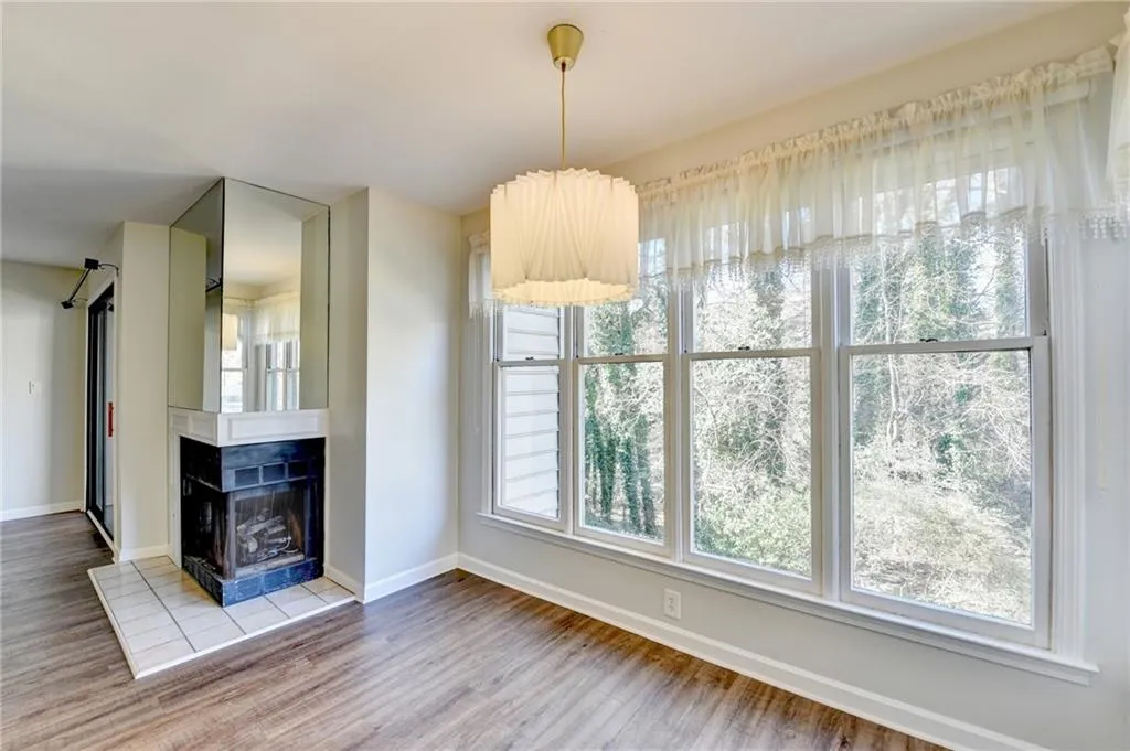 911 Garden Court, Atlanta, Georgia 30328, 2 Bedrooms Bedrooms, ,2 BathroomsBathrooms,Residential,For Sale,911 Garden Court,7704561