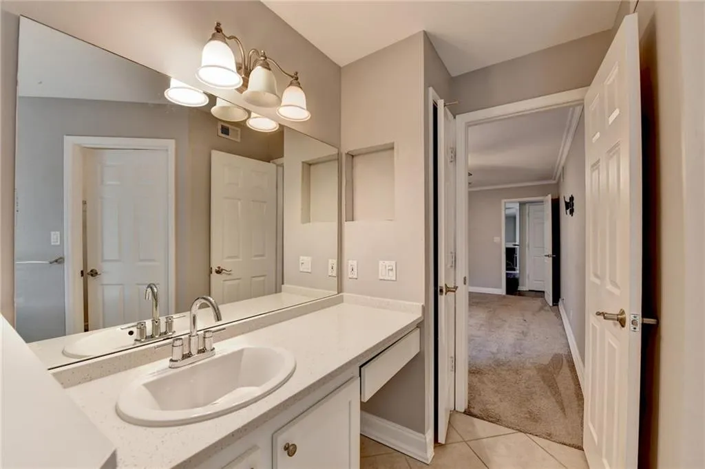 911 Garden Court, Atlanta, Georgia 30328, 2 Bedrooms Bedrooms, ,2 BathroomsBathrooms,Residential,For Sale,911 Garden Court,7704561