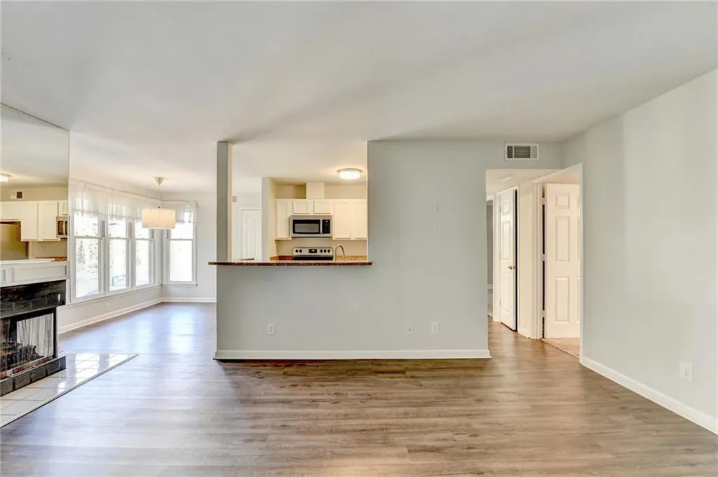 911 Garden Court, Atlanta, Georgia 30328, 2 Bedrooms Bedrooms, ,2 BathroomsBathrooms,Residential,For Sale,911 Garden Court,7704561